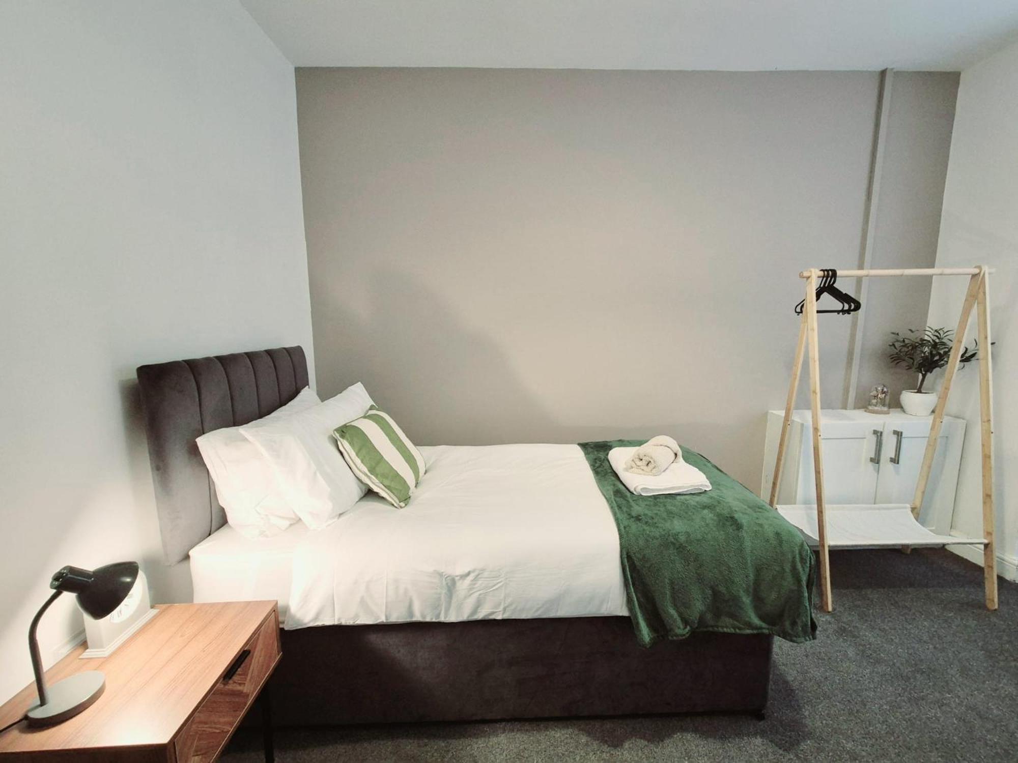 - Contractor & Long Term Holiday home *